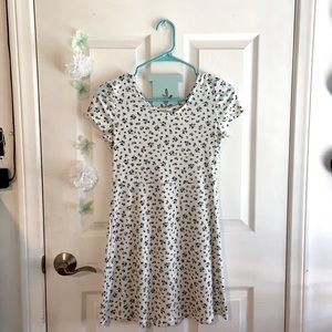 Kids white dress with blue flowers -unworn